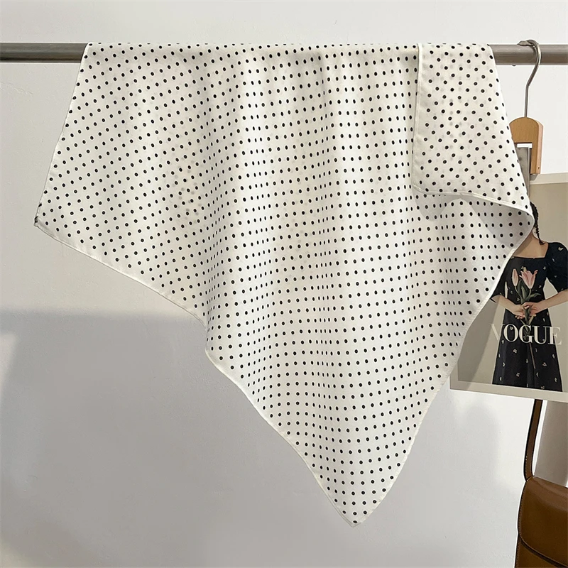 2025 الصيف أنيقة النساء 68 سنتيمتر القطن الشعور مربع الشعر وشاح نقطة طباعة الشاطئ الشالات الحجاب شال يلتف باندانا Echarpe