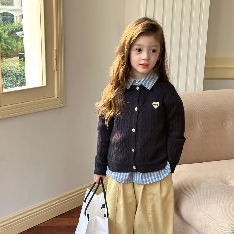 Autumn Girl Baby Korean Version Warm Knitted Sweater with Floral Pattern Heart Knitted Cardigan Jacket