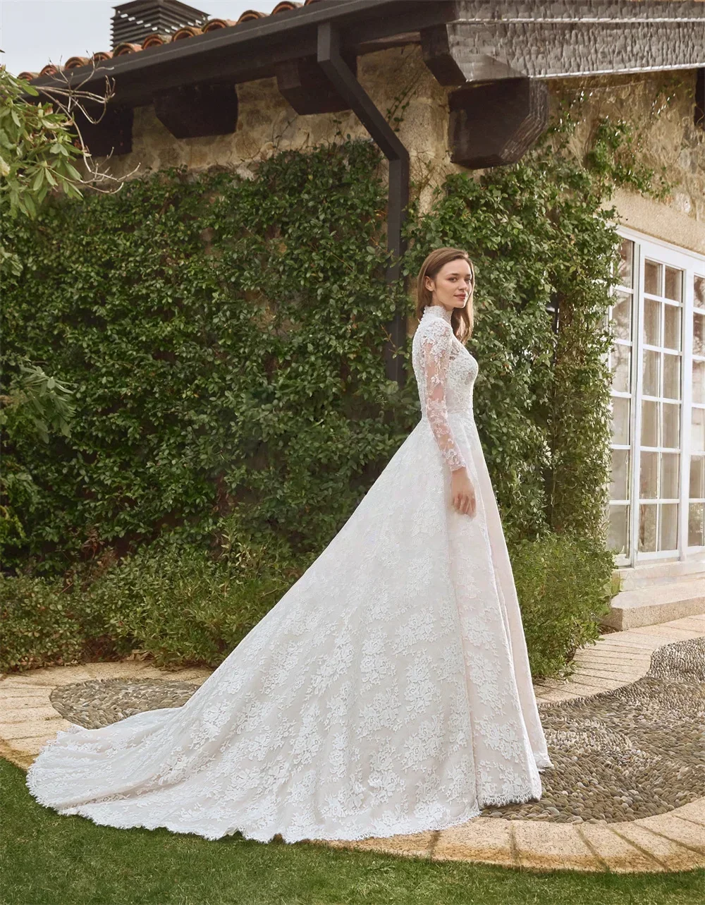 فساتين زفاف Flavinke مخصصة رائعة بقطار Royai ورقبة عالية وأكمام طويلة مزينة بالدانتيل فيستدو دي نوفيا