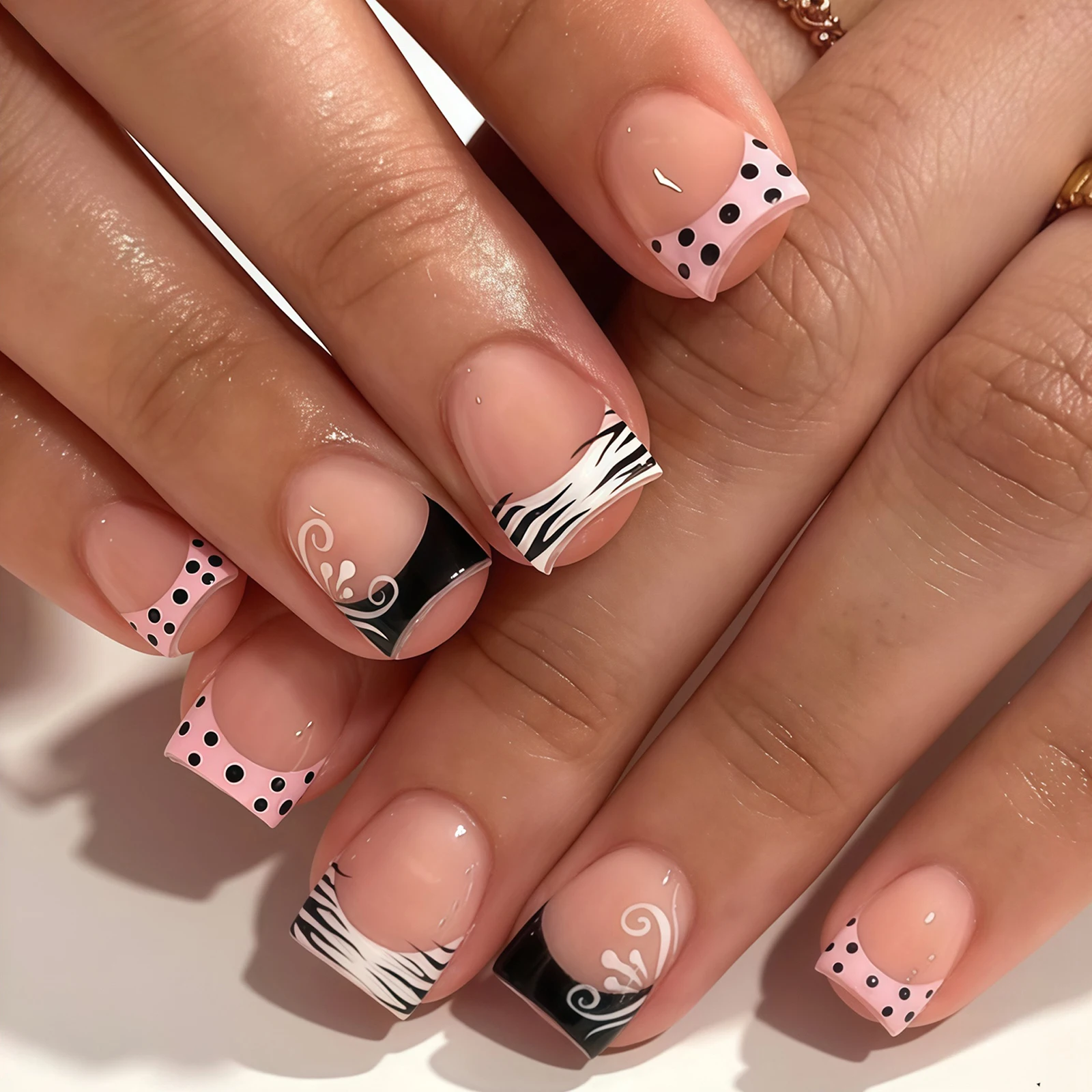 Nail Art Zebra - 24 ชิ้น เล็บปลอมทรงสั้นทรงเหลี่ยม ลายม้าลายสีดำขาว ลายจุดสไตล์ฝรั่งเศส เล็บติดสำเร็จรูปสำหรับตกแต่งเล็บ