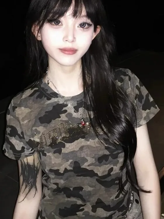 

Камуфляжная футболка в стиле ретро American Hot Girl ort Sve round Ne, облегающая футболка ort Length Diamond Embellied, корейский топ