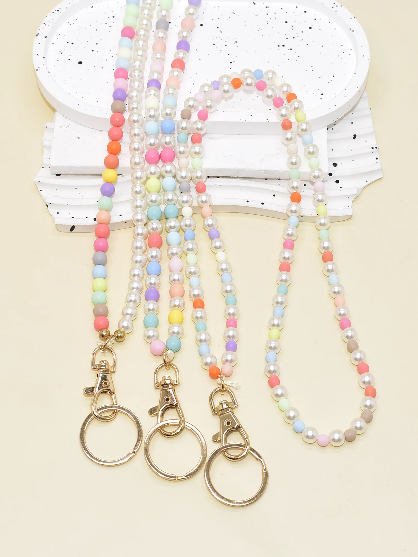 L​ovely Design Acrylic Mixed Colorful Beads With Pearls Lanyar Keychains For Women Daily Life Woker Gifts