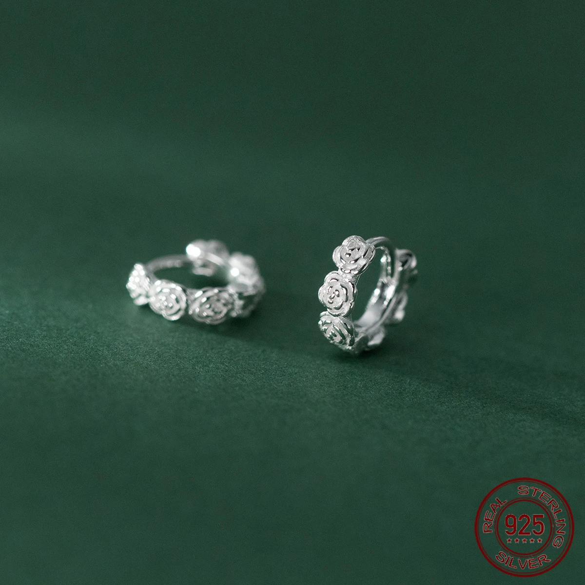 

Женские серьги-кольца из серебра 0,8 пробы, с мелким цветком