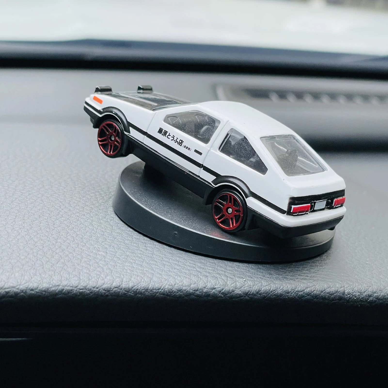 Inicjał D Toyota AE86 Alloy Car Models Toys Metal Diecast Initial D Wykwintne wykonanie Zabawki samochodowe dla dzieci Prezenty Fujiwara Tofu