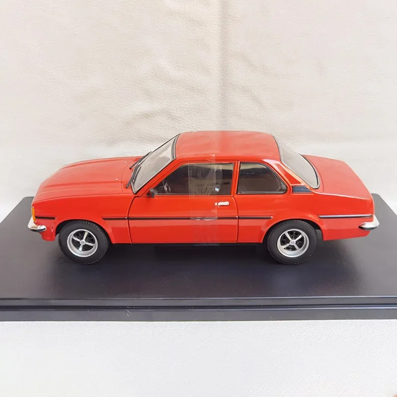 1:24 Scale OPEL ASCONA B Alloy Car Model Ornaments