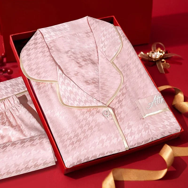 

Silk Spwear Set Creative Gift Box for Girlfriend Mother's Day Vntine's Day Practical High-end Silk Pajamas Gift Set