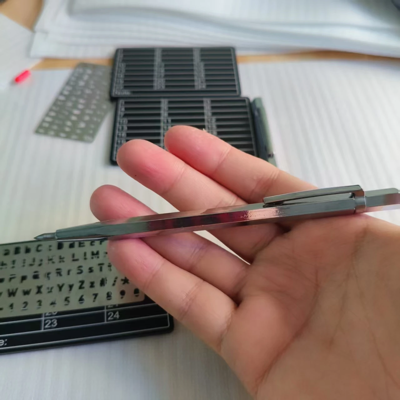 도지코인, 비트코인 및 안전한 통화 비밀번호 저장에 적합한 소형 안전 비밀번호 책, 모든 BIP39 표준과 호환