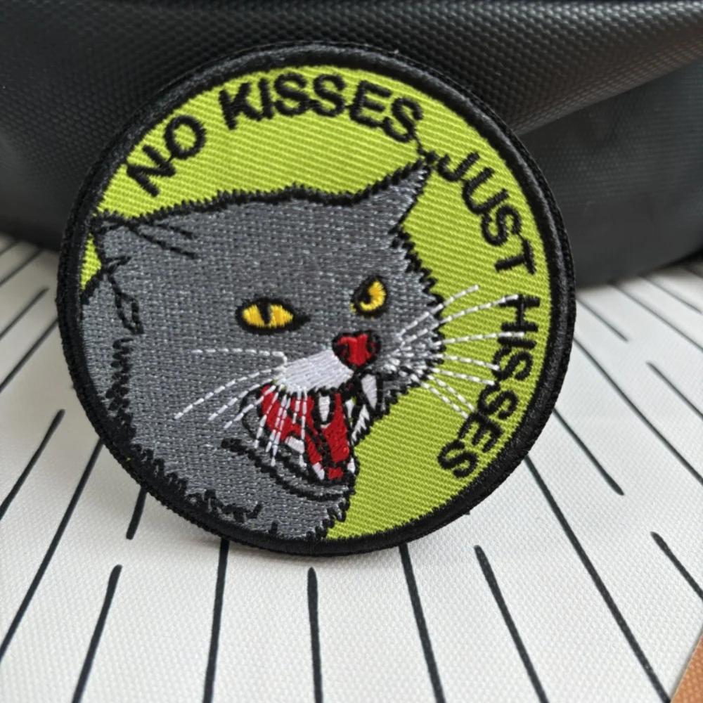 No Kisses Just Hisses Cats Morale Tactical Patch Funny Embroidered Hook&Loop Patch Military Cats Badge Armband Backpack Stickers