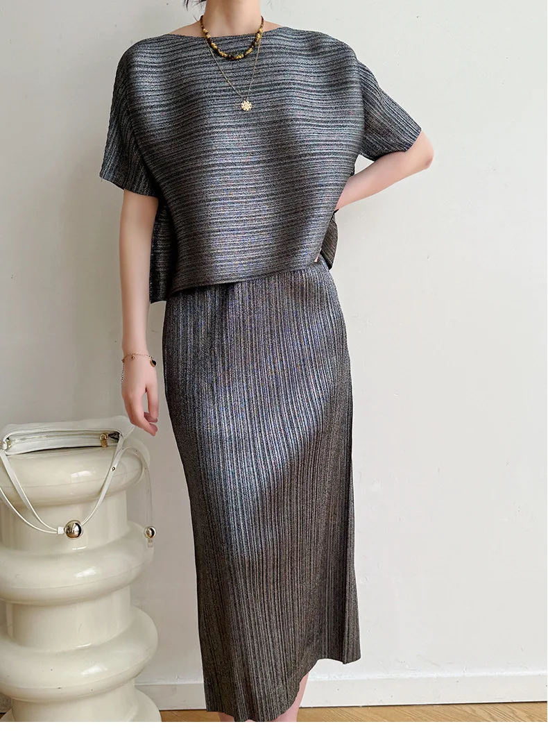 

Elegant Glowing Fabric T-shirt Skirt Set Women's Spring Summer High Elasticity Loose Fit round Neck Casual Wear Polyester Fiber