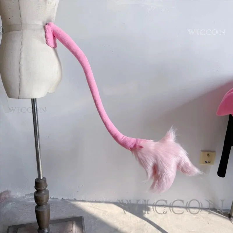 "Game Master" has influenced Valaessa's cosplay wigs and shoes, which are suitable for Halloween and Christmas parties.