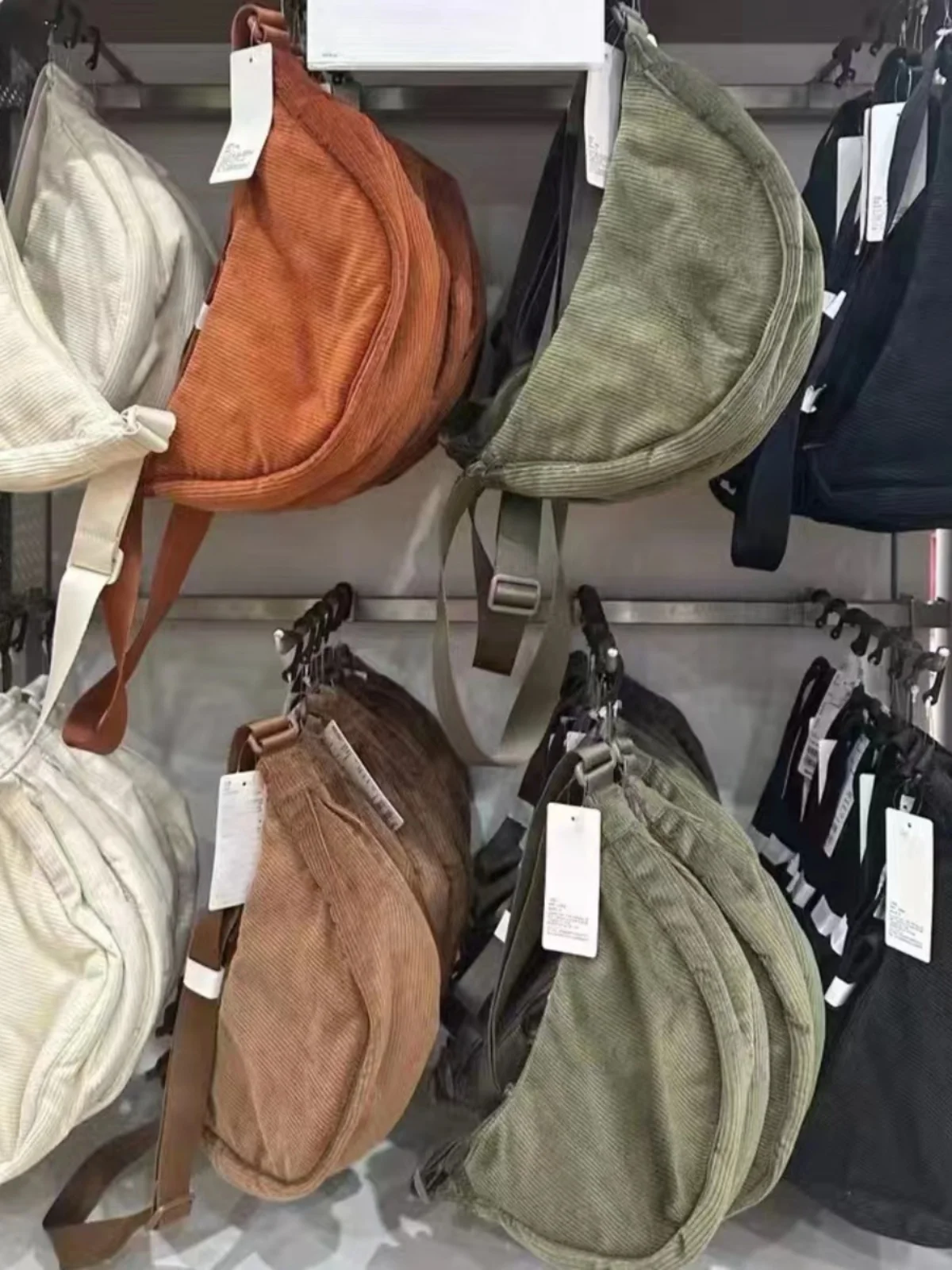 

Versatile Corduroy Dumpling Bag Crossbody Shoulder Bag for Men And Women Suitable for Try on Room Casual Autumn Winter New Style