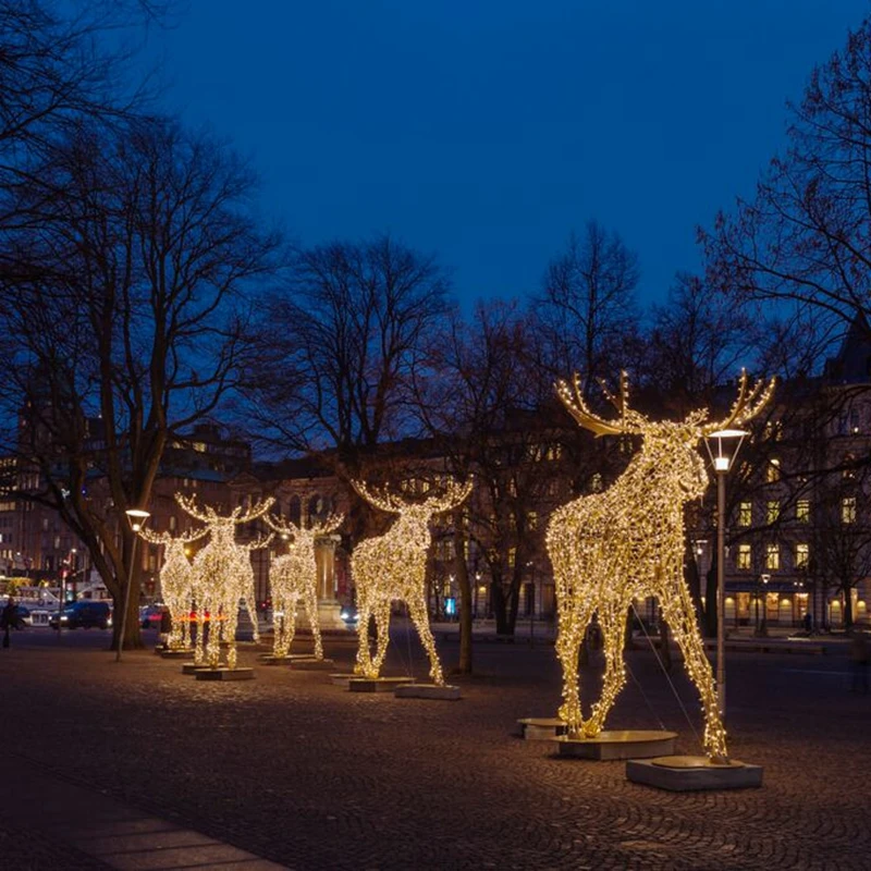 

custom.Outdoor animated waving Santa running flying reindeer sleigh for commercial grade drive through park displays