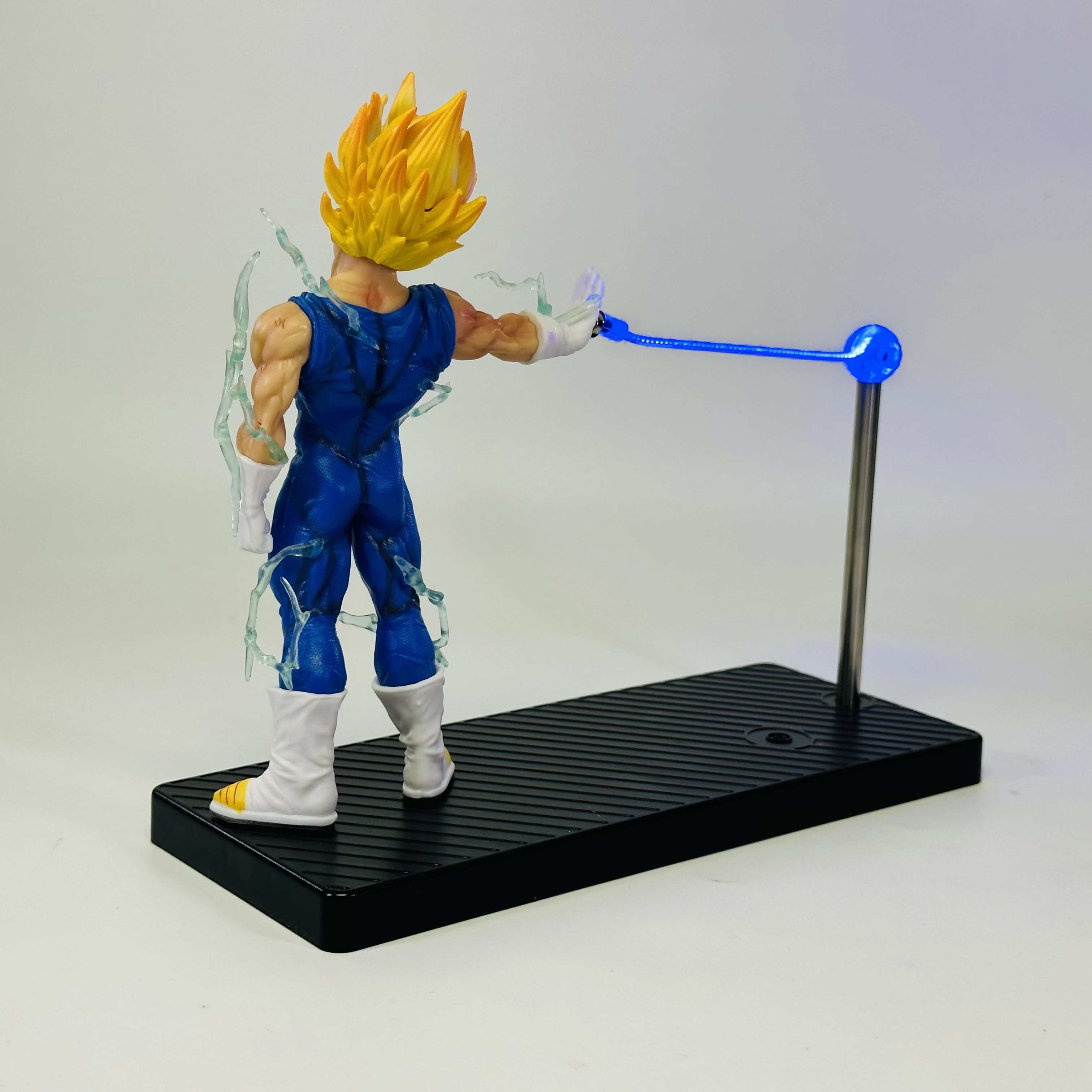 Vegeta Super Saiyan luz nocturna magnética Dragon Ball Z figura de Anime niños regalo de cumpleaños de Navidad estudio Goku luz ambiental ‌