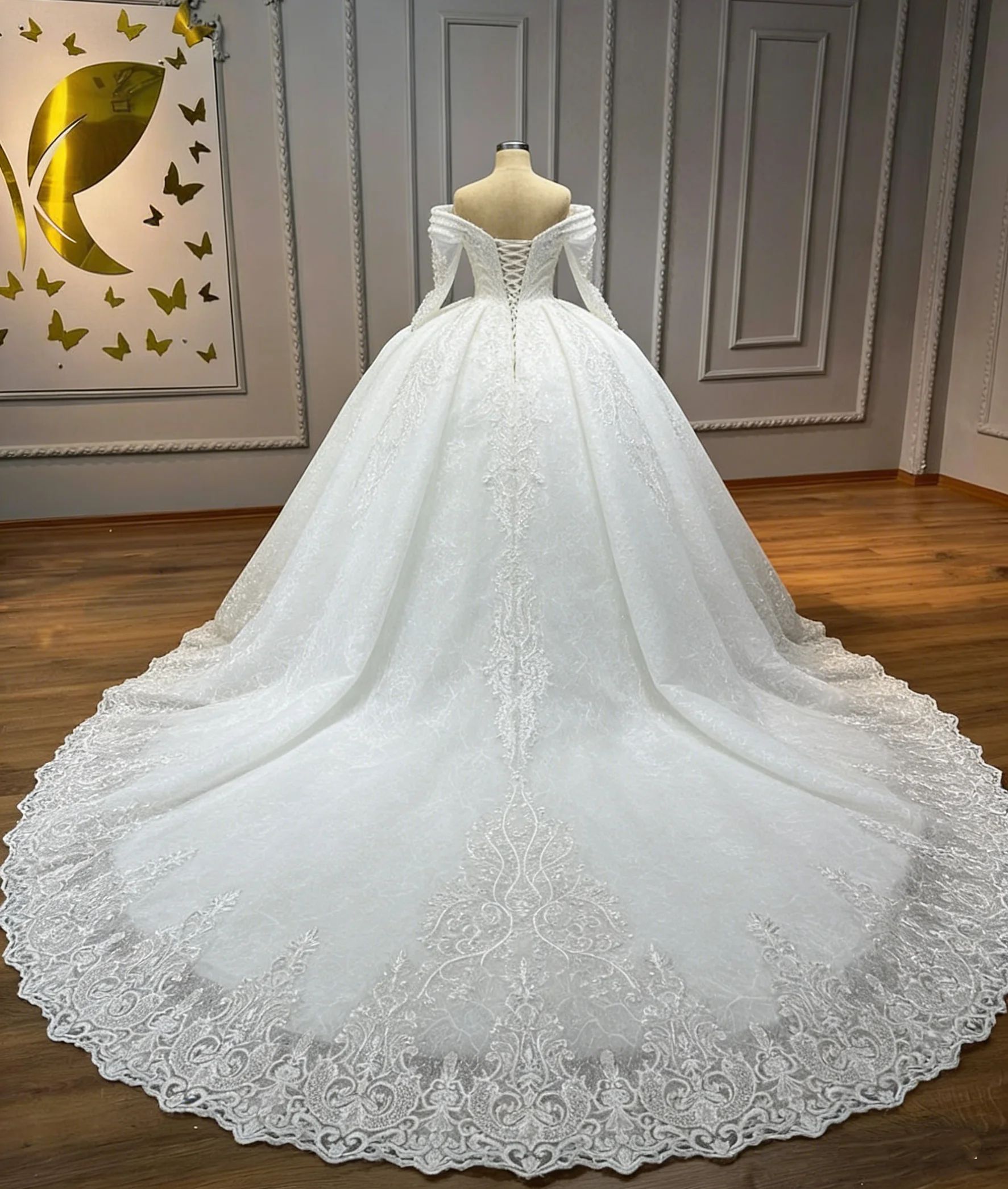 Customized Luxury Sweetheart Princess Wedding Dress Off Shoulder Long Sleeve Lace Decal Tulle Bride Dress A-line Ball Dress