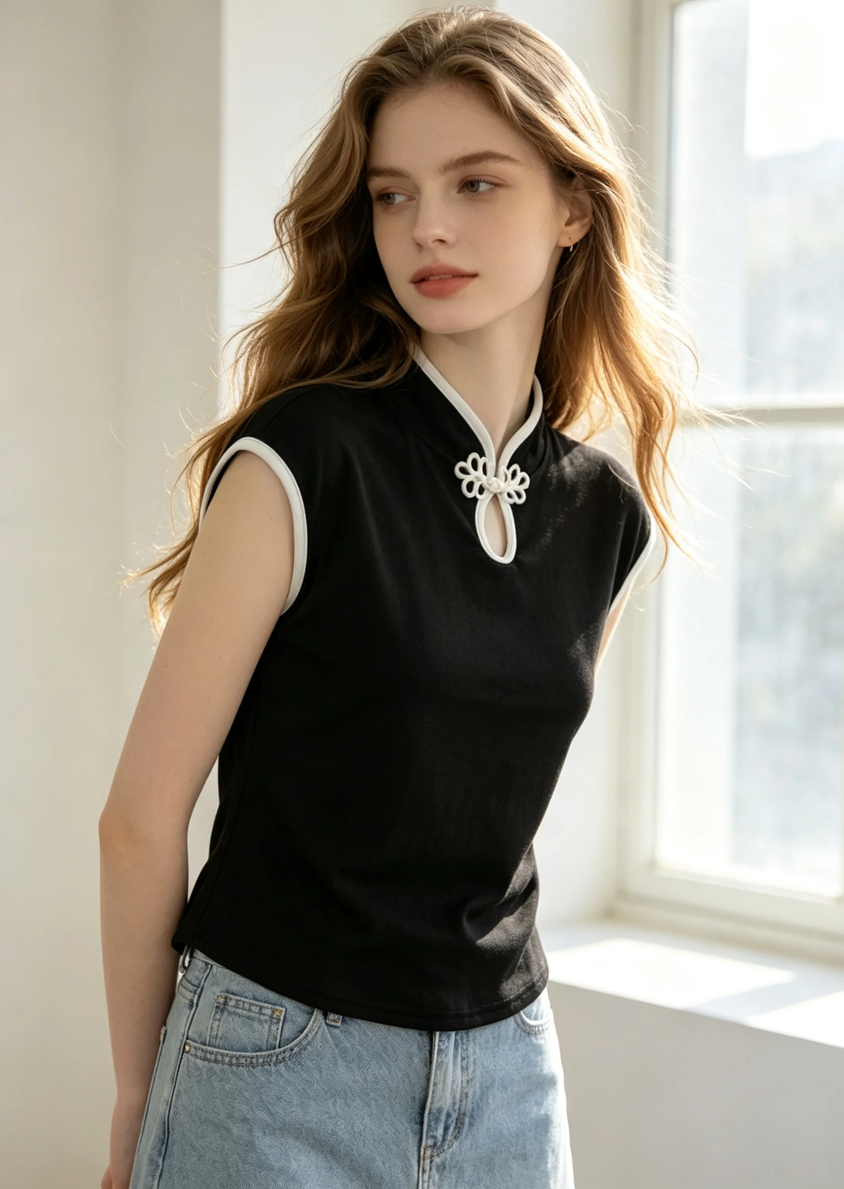 New Chinese style stand up collar buckle sleeveless vest with contrasting colors and edging for summer commuting