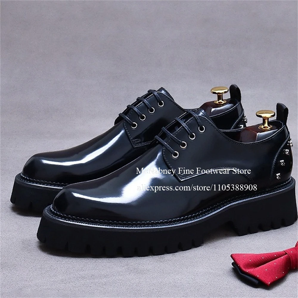 

Мужские туфли дерби из черной лакированной кожи с заклепками, на шнуровке, с круглым носком, классические, для торжественных случаев, свадеб и деловых встреч