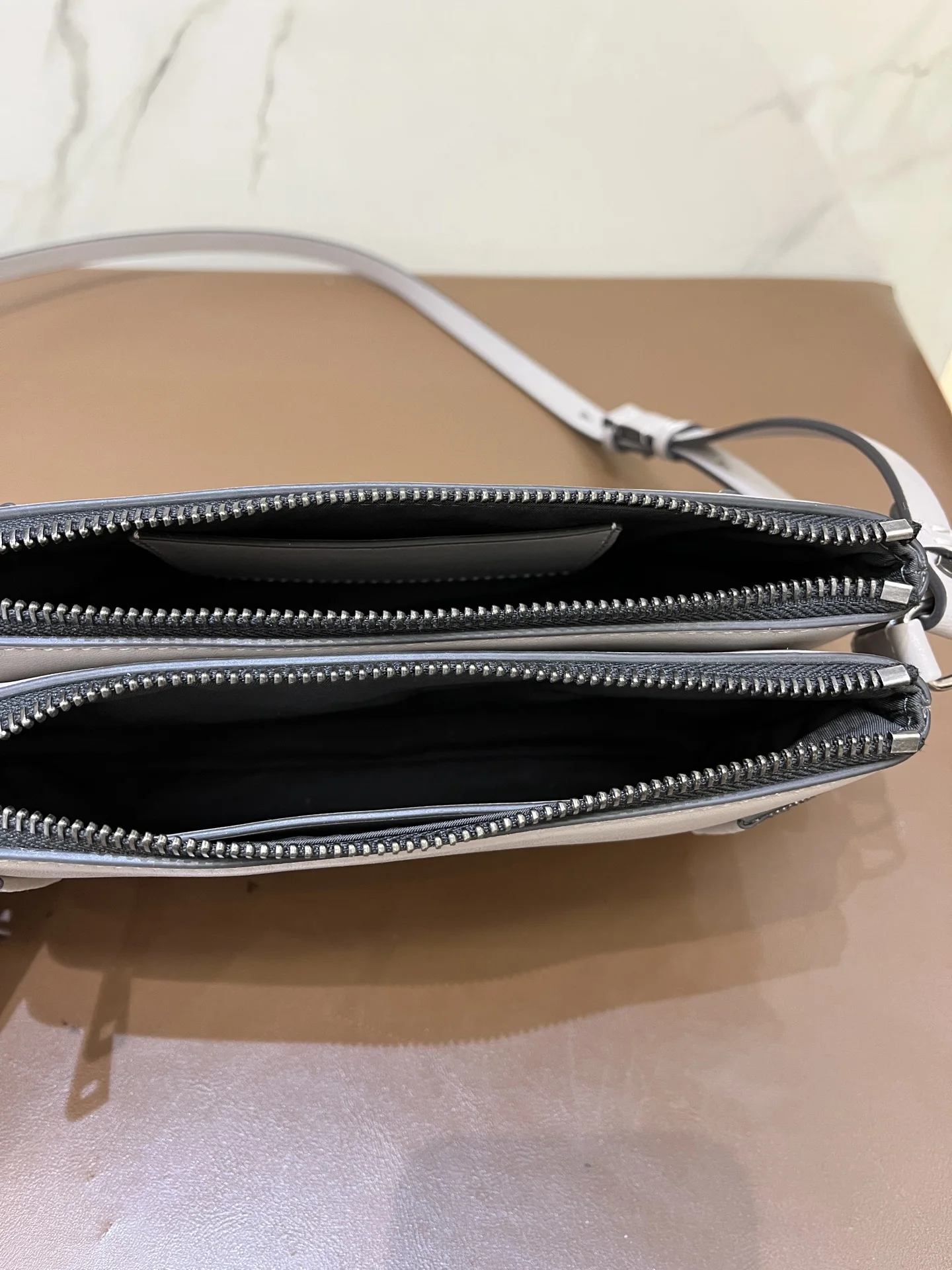 New Autumn/Winter High-Quality Fashionable Casual Lambskin Bag  Color: Nude Pink Size: 22 x 12 cm