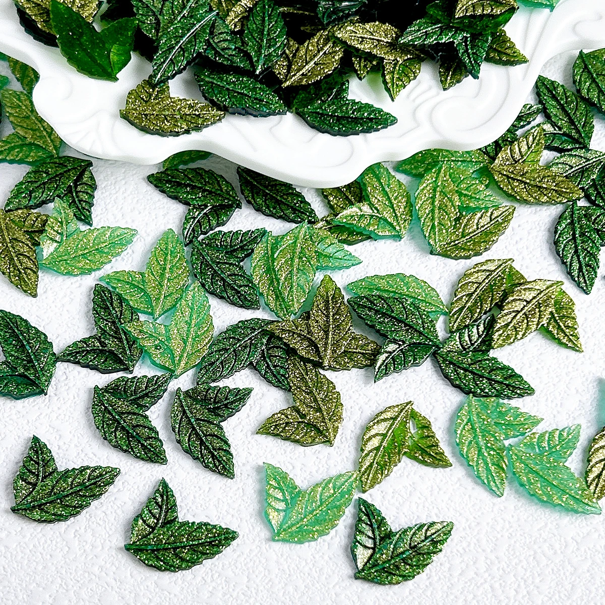 

30PCS New Double Leaf Resin Nail Charms Creative Gold Foil Inlaid Shiny Leaf Nail Art Decorations for Spring Summer Manicure DIY