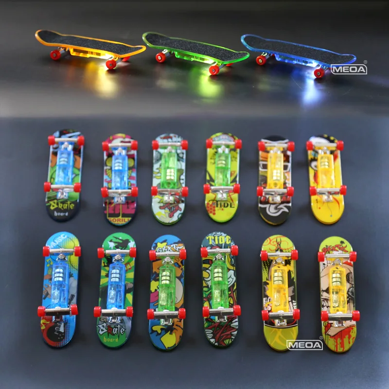 Luminoso Finger Skateboard Toys Mini Skateboard fingerboard con luce novità giocattoli per bambini regali bomboniere