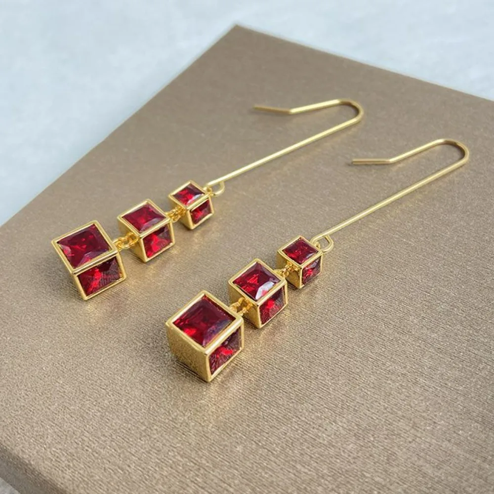 

2026 New Year Personality Elegant Square Burgundy Glass Temperament Retro Long Earrings Geometric Style Niche Women's Earrings