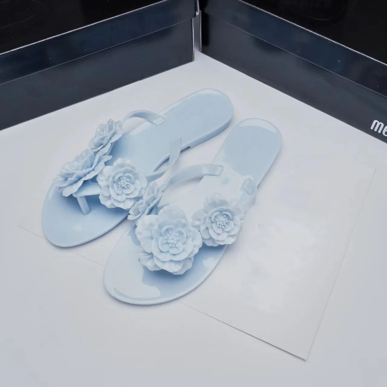 Hot Retro Fashion Summer Women Jelly Shoes Camellia flip-flops Ladies Outside Wearing Flat Beach Slippers SM233