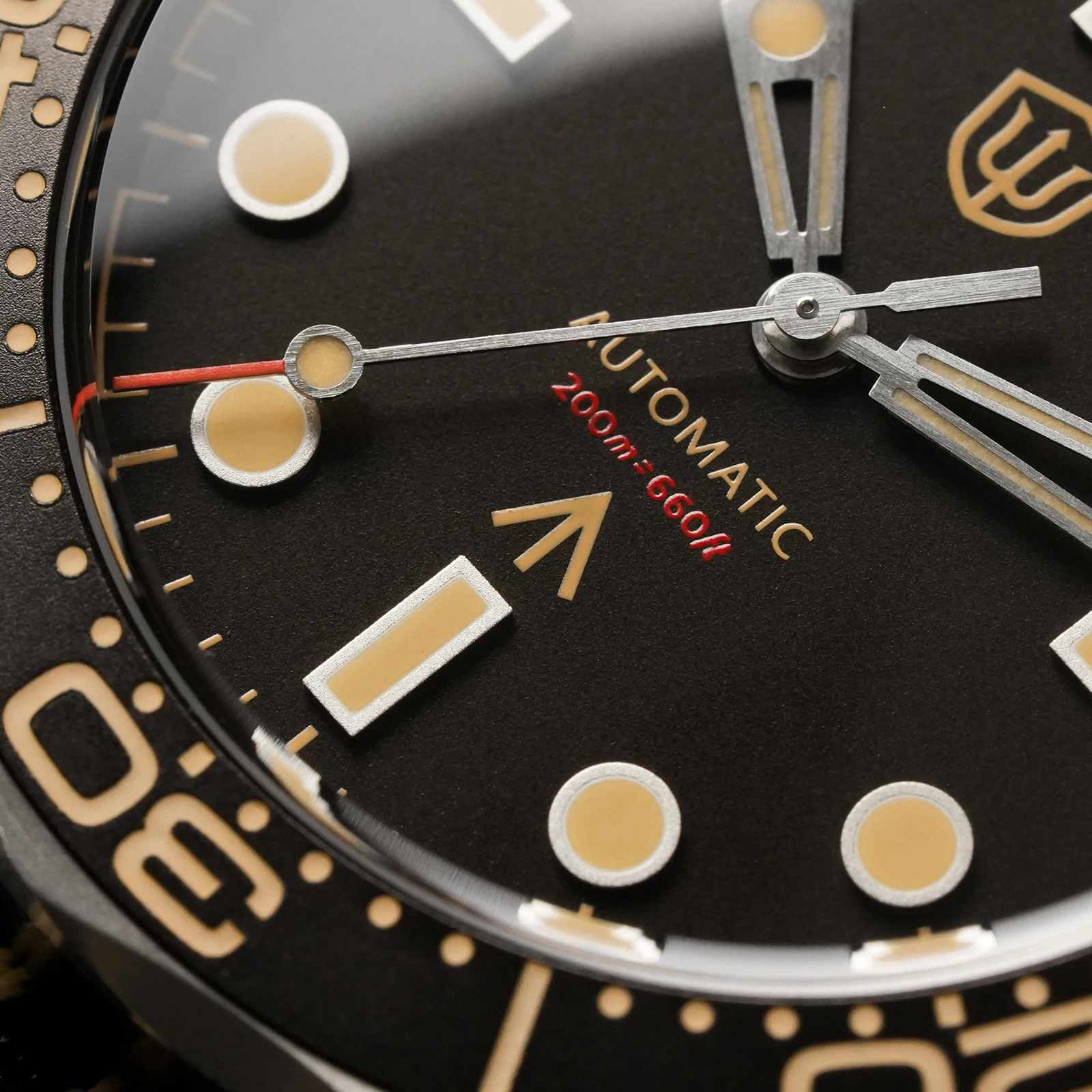 Watchdives WD007 39mm V2 SL3001 Automatische Taucheruhr Titan-Gehäuse Saphirglas 100M Wasserdichtes Ventil Luxus-Herrenuhr – Detail 9