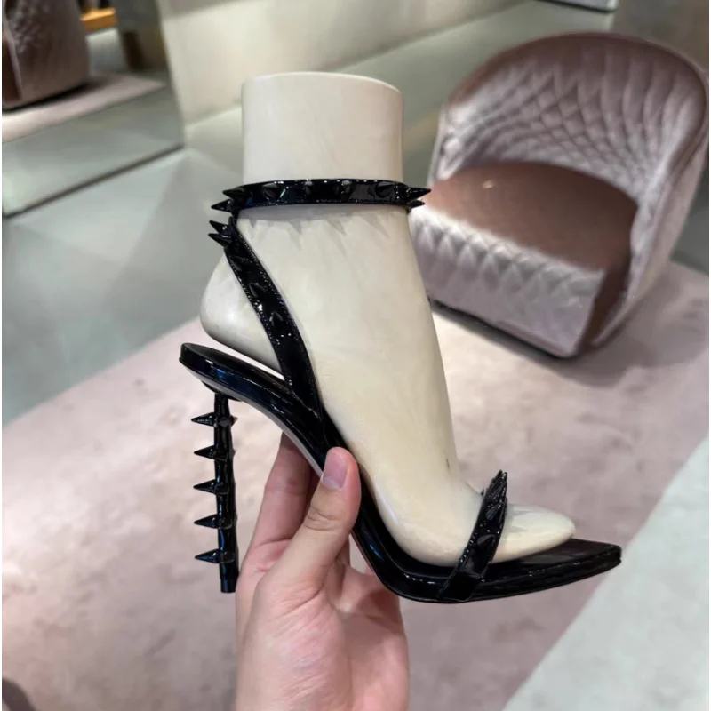 

Spike/Metal Buckle Rivet Sexy Sandals 2024 New Pointed Irregular High Heel Slim Black Gold Fashion Banquet Large Sandals 34-43