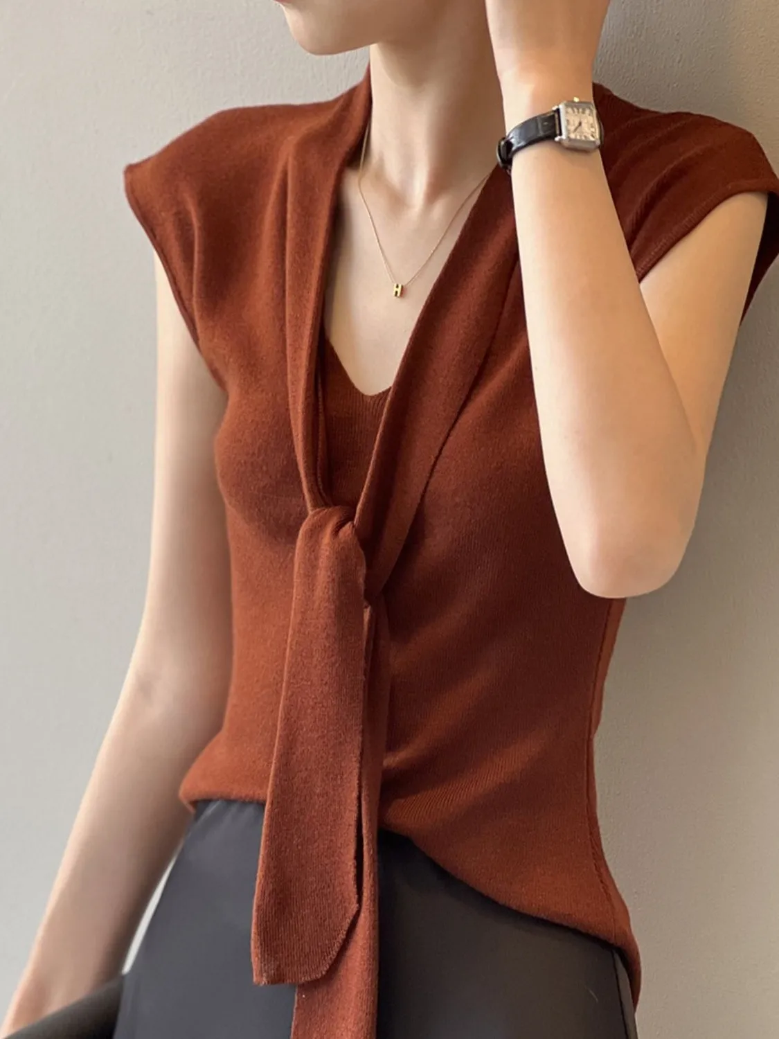 

Ele V-Ne Knitted Top with awl And Sa Women's Slimming Faionable Korean Sle ort Sve Color Summer