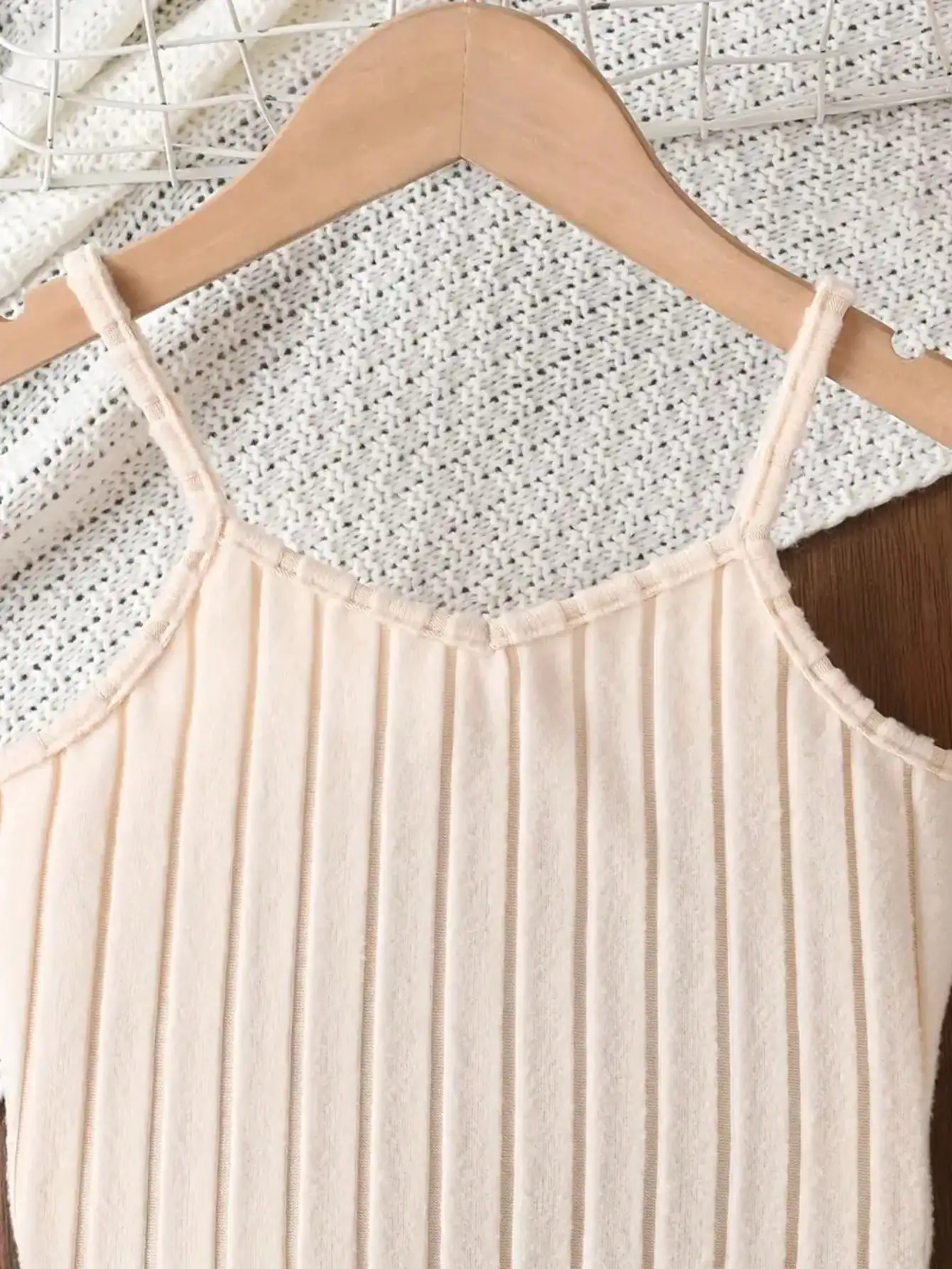 Elegantes Einfarbiges Gestricktes Off-Shoulder Kleiderset für Junge Mädchen Trägerloses Top mit Gerader Hose – Detail 4