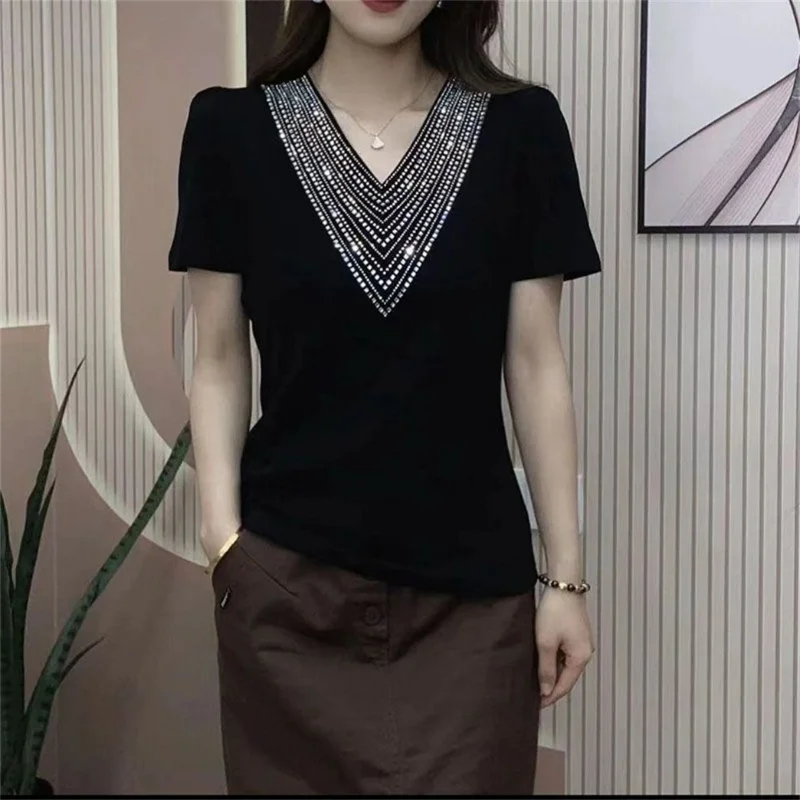 2024 Summer New Vintage Casual Thin Solid T-shirt Women\'s V-neck Diamond Fashion Korean Temperament Simple Slim Short Sleeve Top