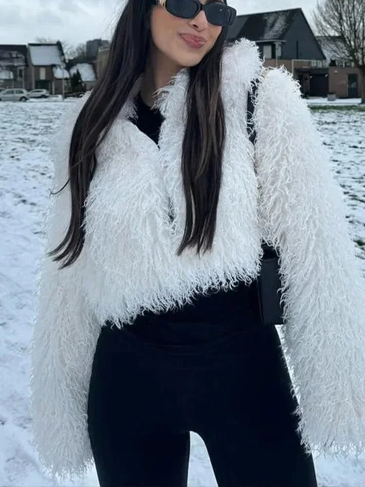 HH 2024 المرأة فو الفراء اقتصاص معطف موضة الشتاء فضفاضة طويلة الأكمام سترة قصيرة الإناث الشارع سميكة الدافئة ملابس خارجية