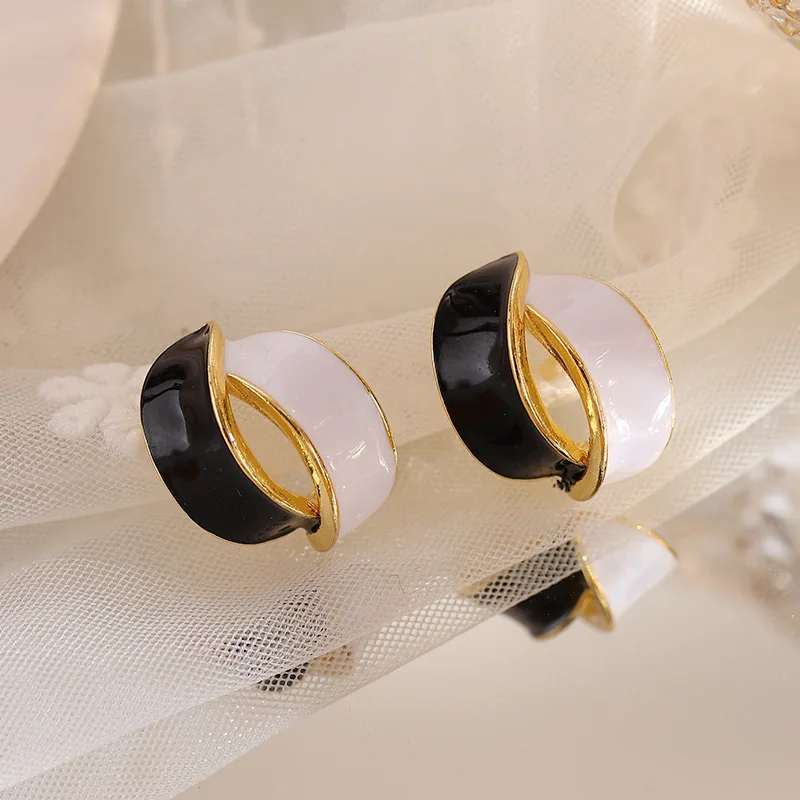 Fashion Hollow Irregular Geometry Stud Earrings for Women Enamel Oil Metal Leaf C-Shape Earrings Elegant Party Korean Jewelry