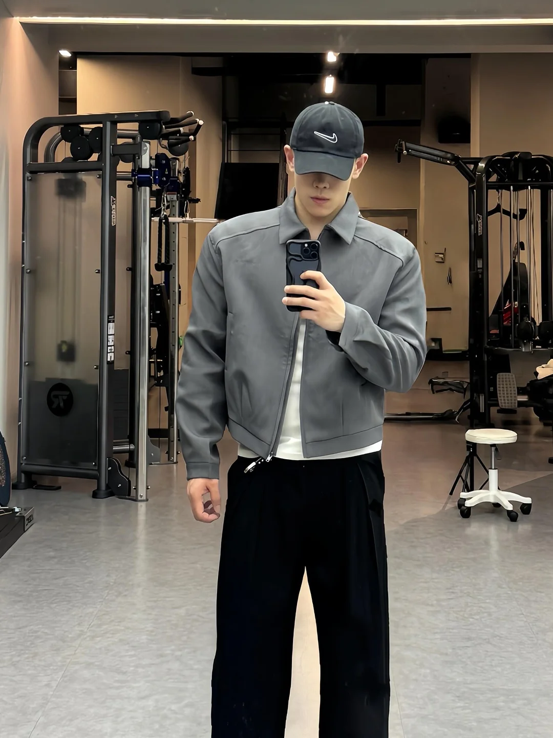 

Мужская куртка-бомбер с американским воротником, утепленными плечами, свободного кроя, молодежная повседневная одежда