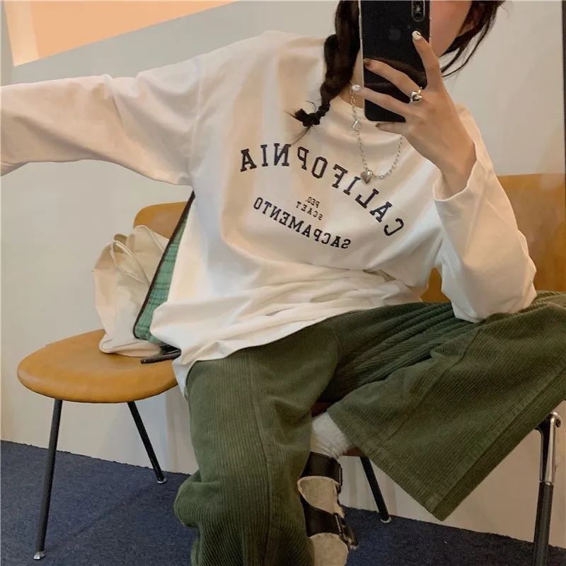قميص نسائي فضفاض بأكمام طويلة على الطراز الكوري من القطن الخالص، قميص أساسي مع طباعة حروف، أنيق وعملي متعدد الاستخدامات