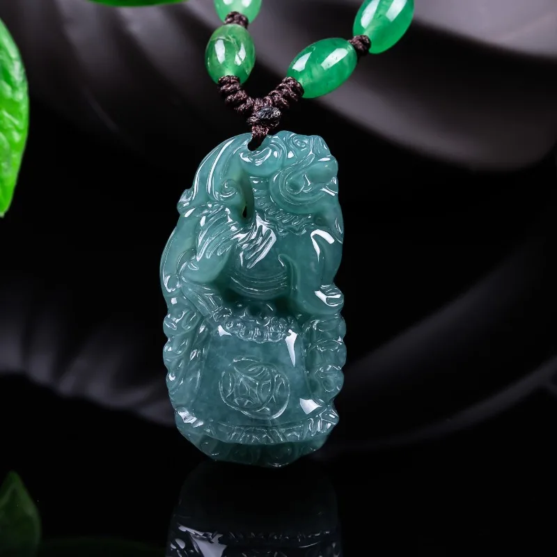 

Новое натуральное колье с изумрудом и синим двусторонним изображением Пи Сю, из мьянманского жадеита, дизайнерское ювелирное украшение, роскошный подарок для женщин