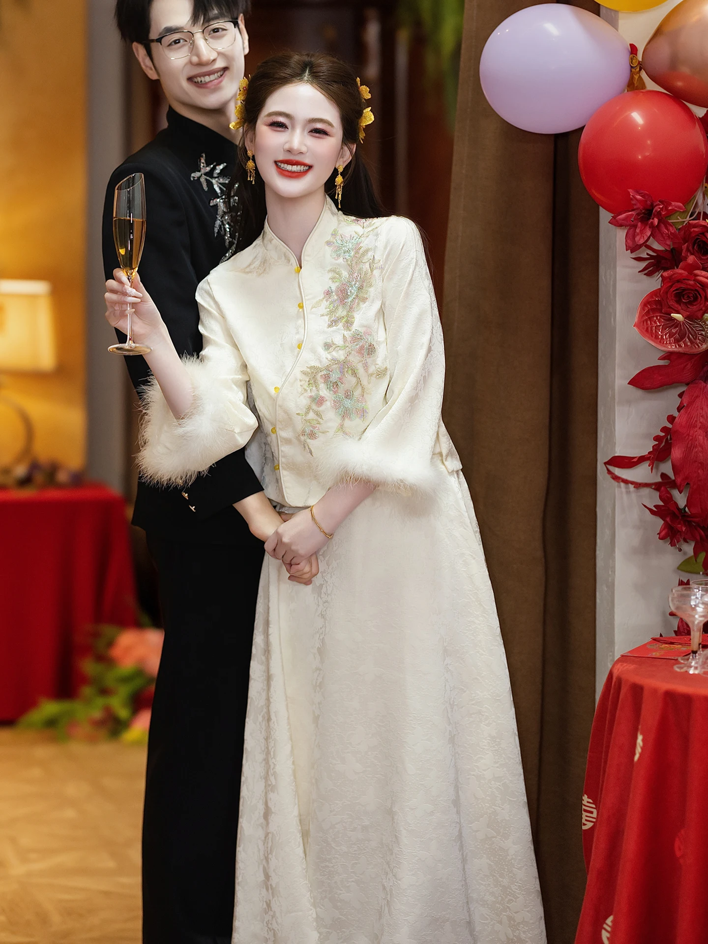 

Вечернее платье цвета шампань в китайском стиле с длинными рукавами для помолвок и зимних свадеб