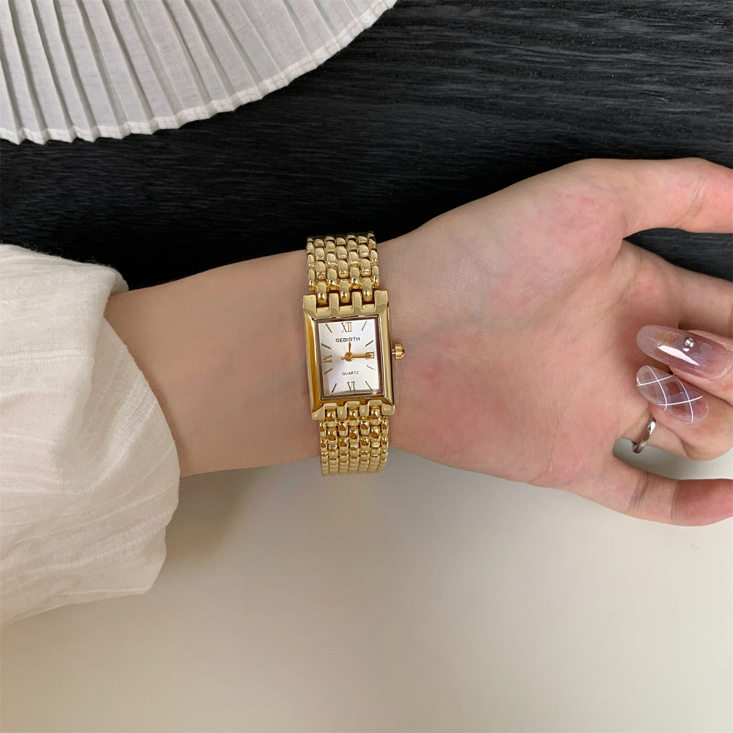 Highendlight luxurysmall goldwatch chain watch for women fashionable and simple designwomen's square quartz watch gift for women