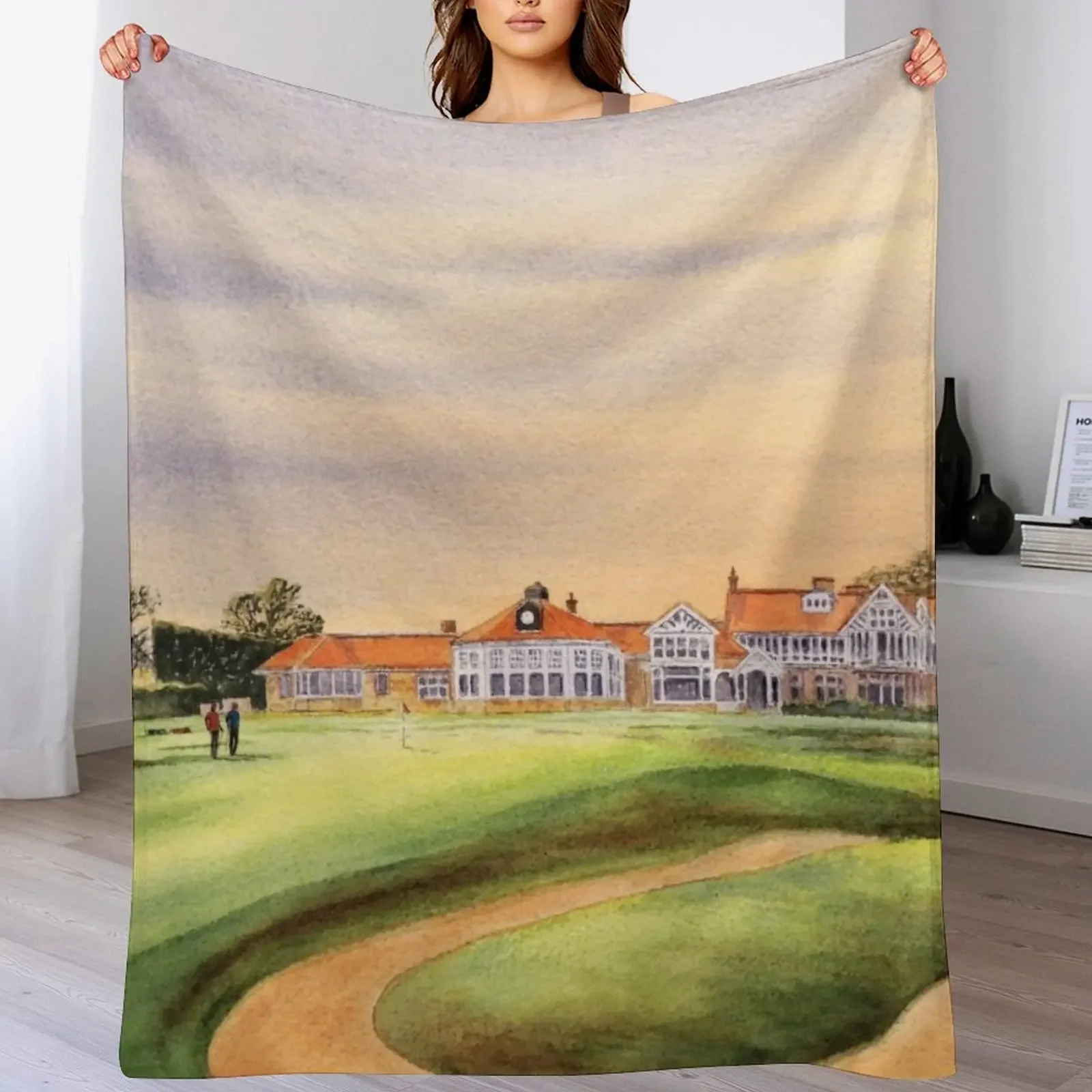 

Muirfield Golf Course 18Th Green Throw Blanket Elegant Warm Throw Blanket for Hotel Home