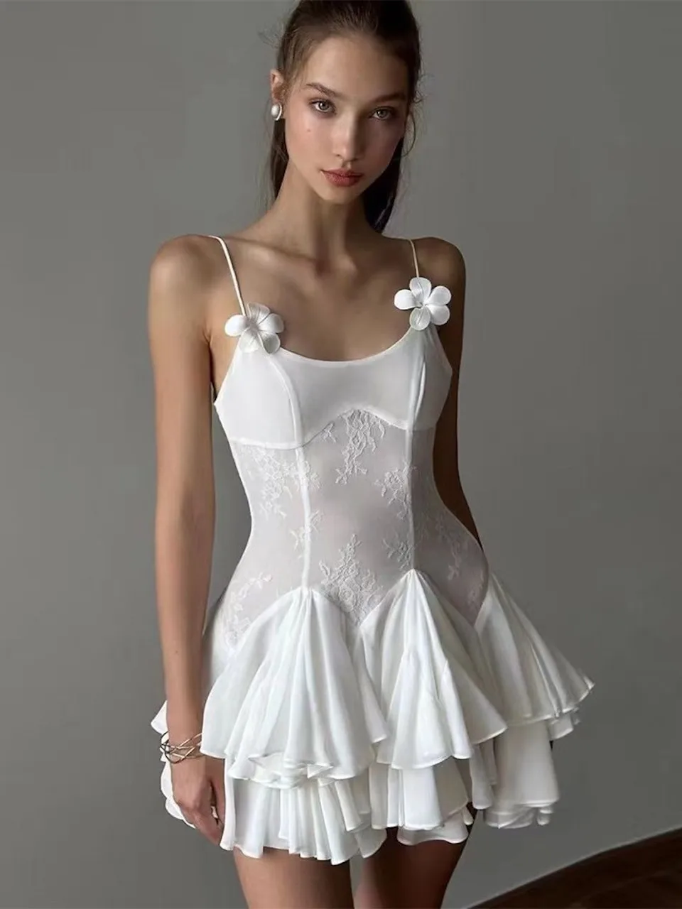 

Women White A LINE Dresses Double Layered Ruffled Hem Appliques Mini Skirt Sleeveless Backless Dresses