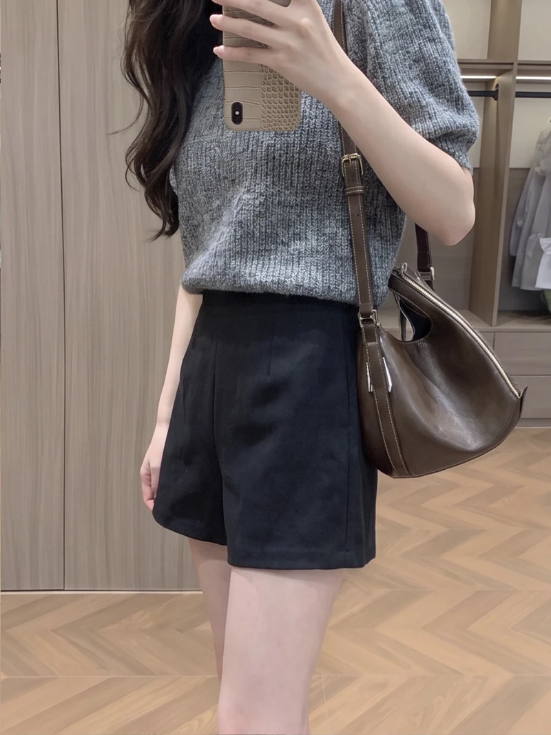 Solid Color 2026 Autumn and Winter New Minimalist High Waist Holiday Shorts Femininity Versatile Casual Fashion Short Pants