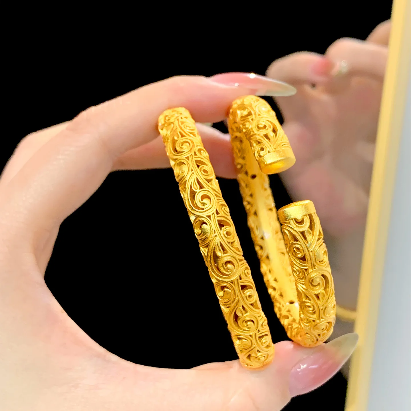 9999 gold hollow cloud-shaped bracelet - luxurious and retro style bracelet with adjustable opening wristband