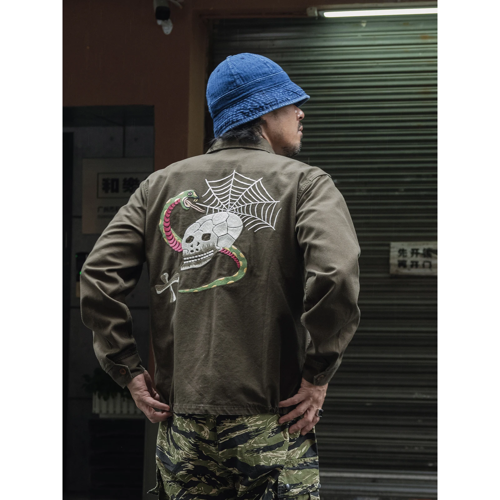 NICHT LAGER Mode Stickerei Gedenkjacke Yokosuka Mantel mit Totenkopfkragen