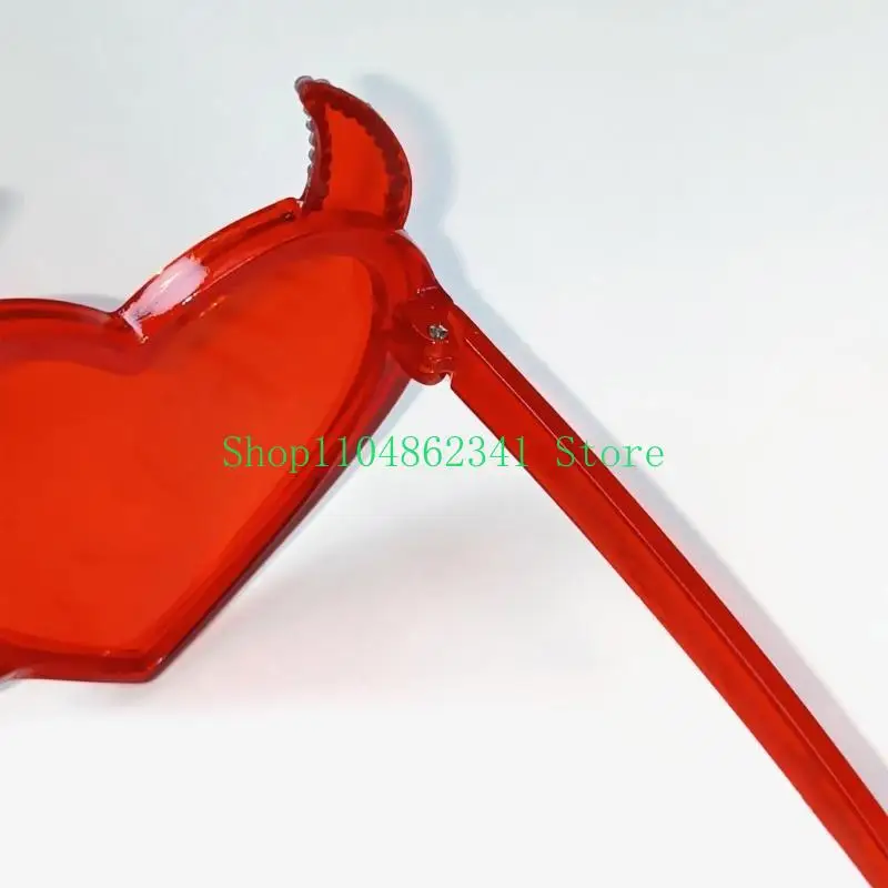 5ASDファッションラインストーンデビルホーンハートフレーム女の子のためのサングラス