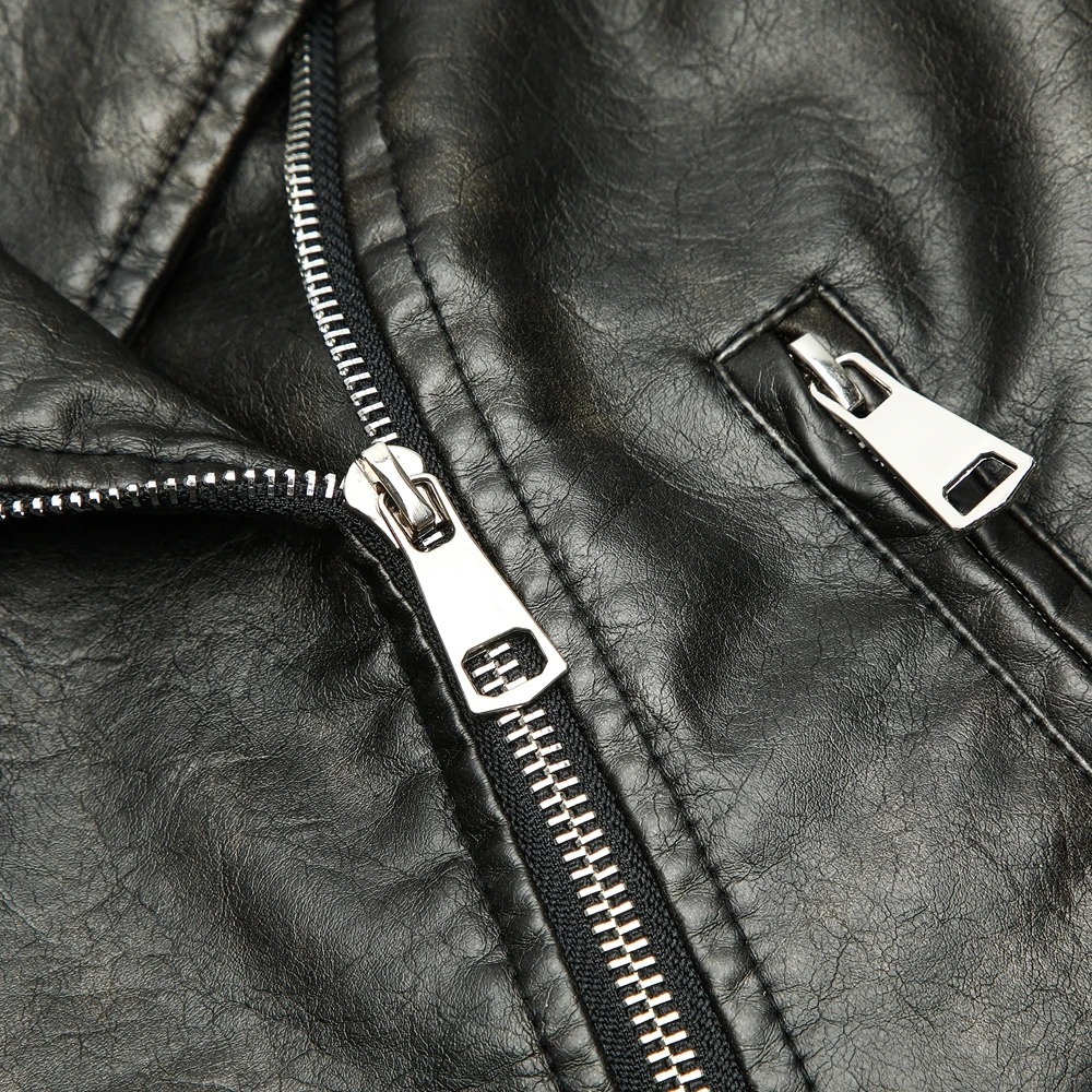 سترة نسائية غير متماثلة بسحاب من البولي يوريثان - ياقة دوارة وحزام قابل للتعديل |   جيوب بسحاب جانبي/كتافيات للكتف |   بلاك روك ركاب