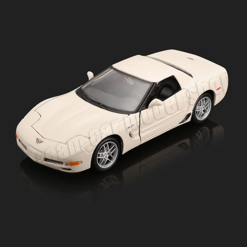 Bburago 1:24 Chevrolet Corvette Z06 odlewany model samochodu ze stopu kolekcjonerskie miniaturowe modele samochodów zabawki prezent na boże narodzenie