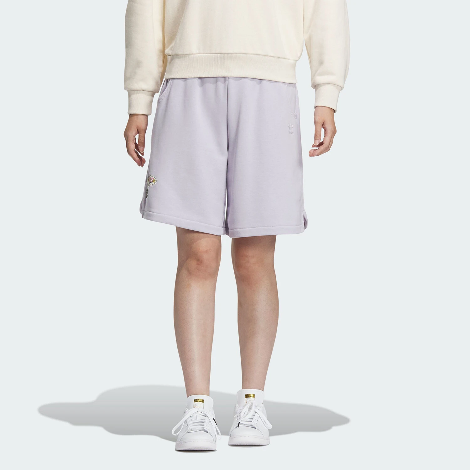 

Официальные женские спортивные шорты Adidas SMR GFX SHORTS IW6303