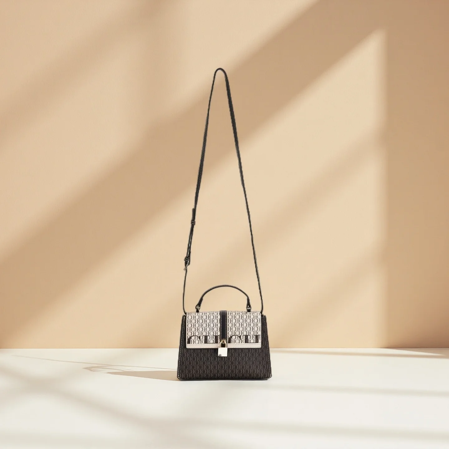 

Exquisite New Casual Women's Crossbody Bag High-quality Fashionable Niche Brand With Lock Design Trendy Designer Handbag