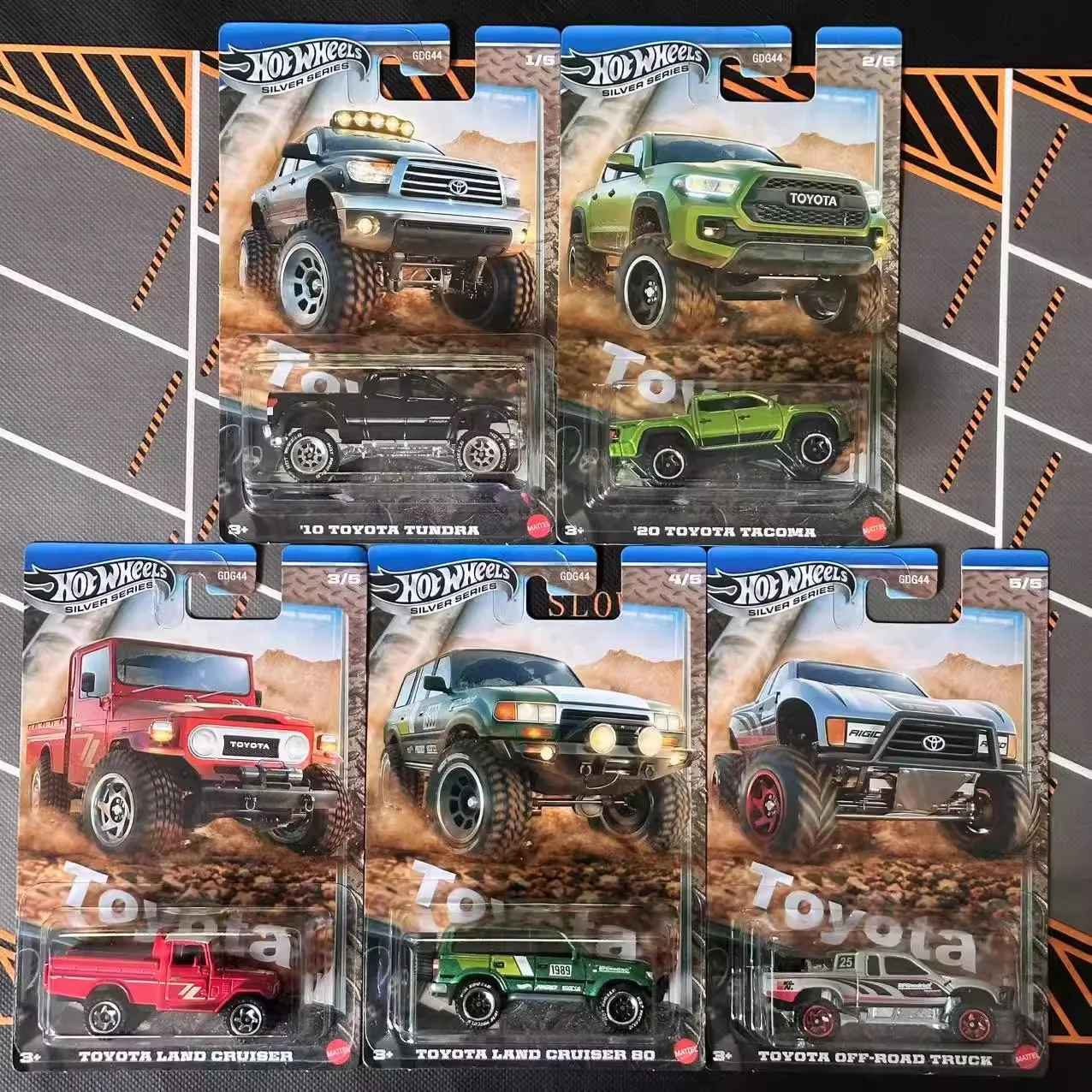 roda-quente-gdg44-n-toyota-suv-veiculo-off-road-serie-land-cruiser-liga-modelo-brinquedo-colecao-acessorios-modelo-de-carro-joias