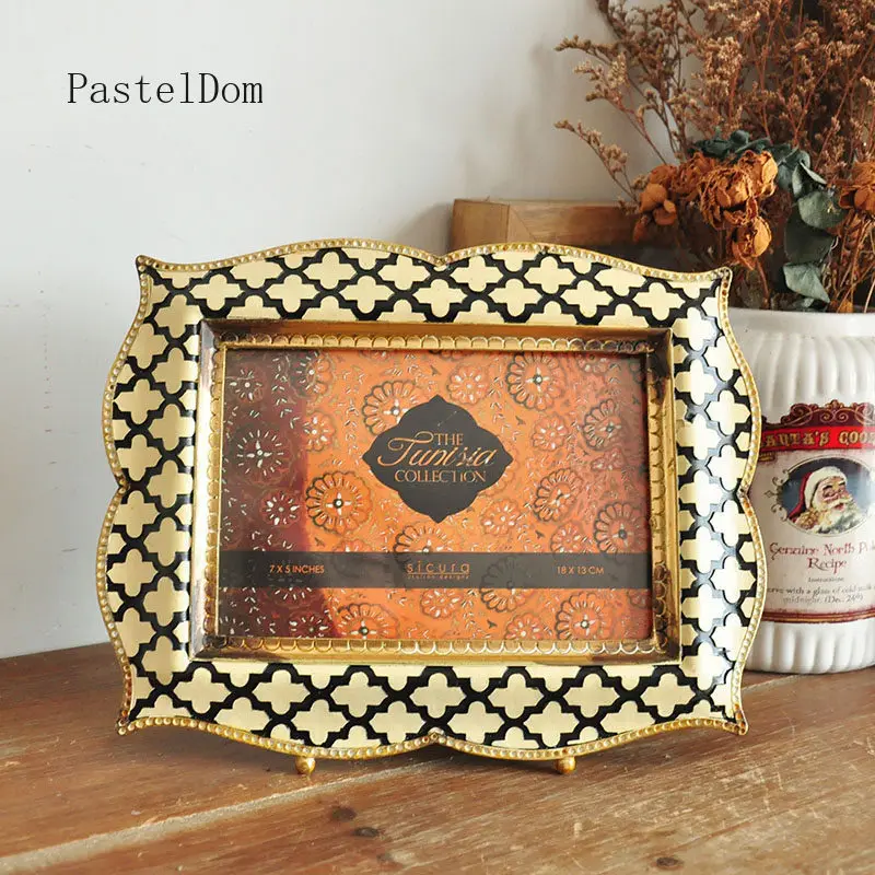 Vintage European Style 7‑Inch Carved Hand‑Painted Black & White Grid Picture Frame High‑Quality Decor Gift