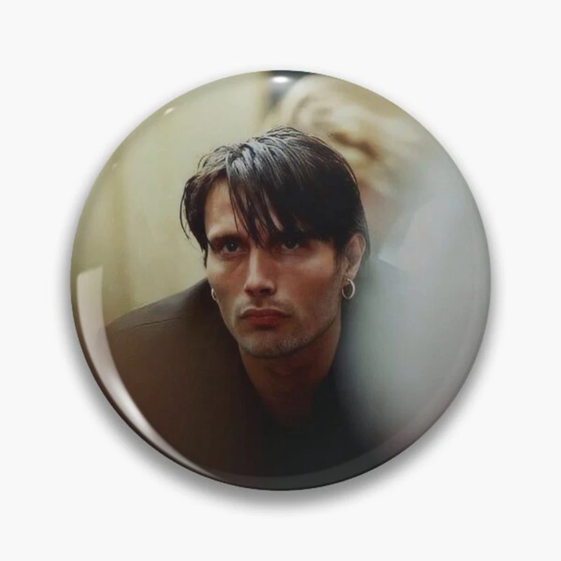 Broche Cannbal Meme engraçado, Mads Mikkelsen, Coma o botão rude, Broche de filme de terror, Decoração do saco de crachá, 58mm